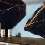 S184Unique-Marble-Sahara-Noir-120x278-Ambra-Part-Cucina